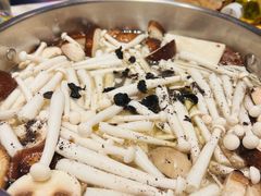 意大利黑松露野菌汤锅-斯普汇生蚝牛排馆(中骏世界城店)