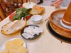 -洞庭洲·防空洞火锅·铜锅涮肉·烧烤(新百广场店)