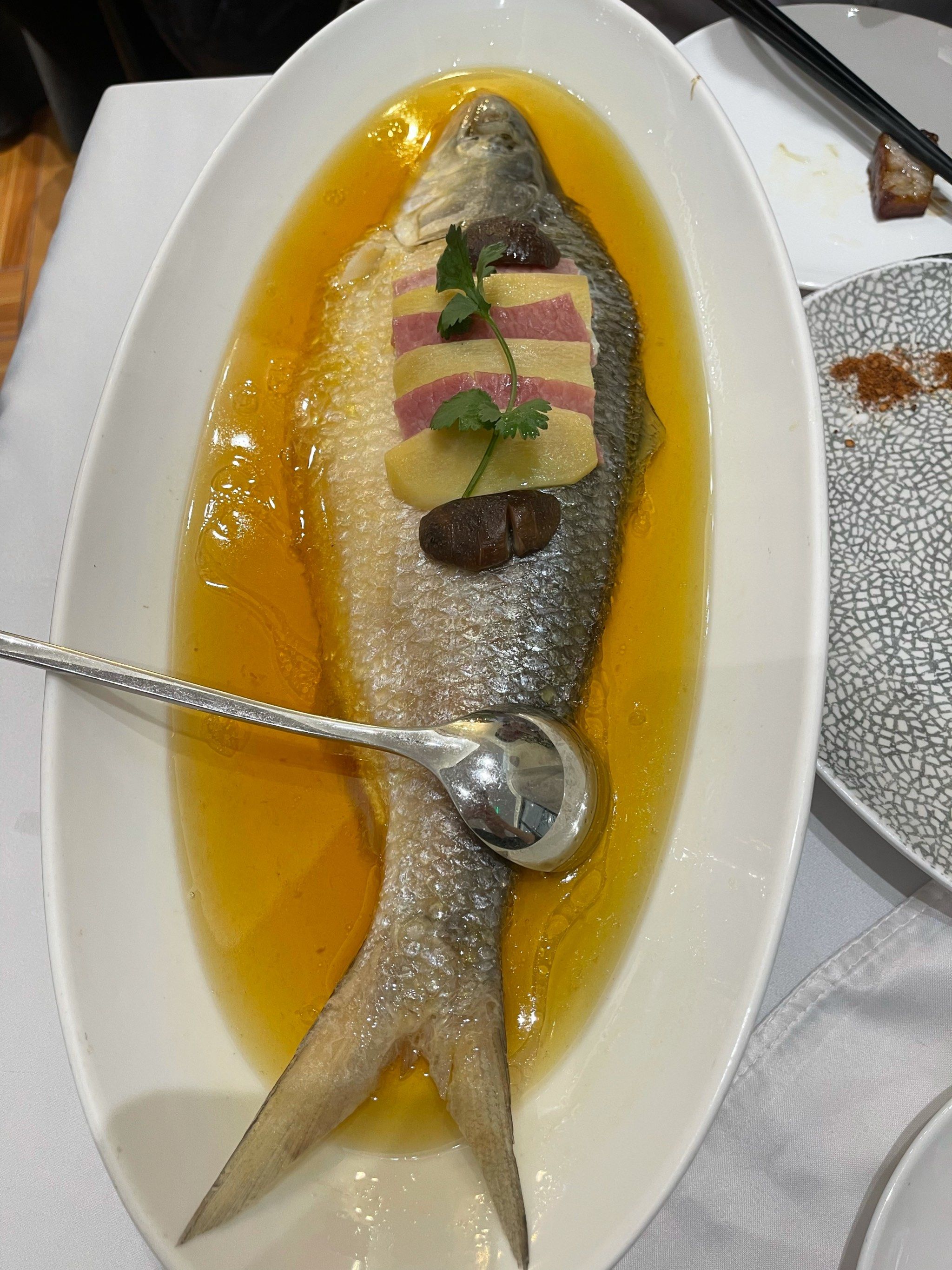 清蒸鲥鱼:这个非常有特色,酒香味非常香,特别鲜美