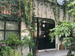-彳亍咖啡·这里(水湾路店)