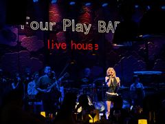 -FOUR PLAY BAR