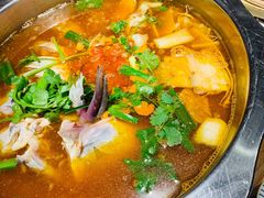 老凯俚酸汤鱼-野山舂·贵州现舂酸汤火锅(鸿通城店)