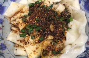 Oil-Poured Hand-Torn Noodles with Beef Sauce