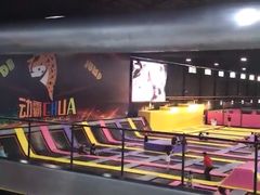 -嘿哟动霸CHUA·新潮玩运动娱乐中心·蹦床滑冰团建乐园