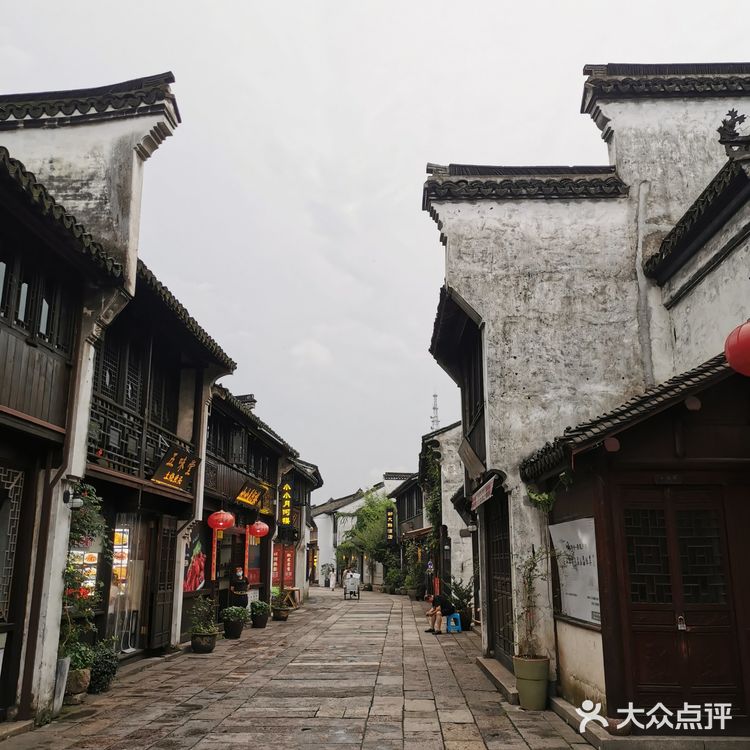 「月河历史街区」和苏州的平江路，无锡的南长街