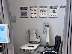 -博士眼镜集团石人工眼镜(虹口万泰店)