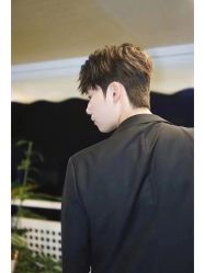 -一家只做男发烫染的店