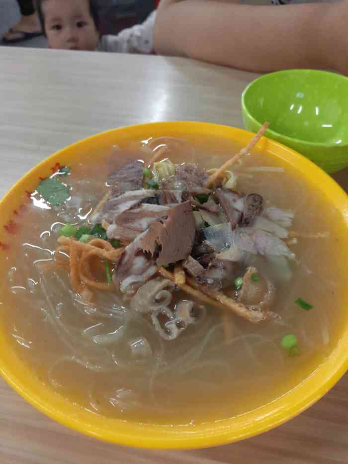 王朝阳牛肉汤(平江万达店)-"王朝阳牛肉汤.门店的位置就在地铁二号线.