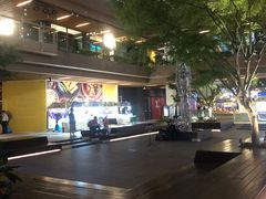 -瑞虹新天地月亮湾