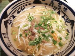 -鑫花溪牛肉米粉(东环大润发店)