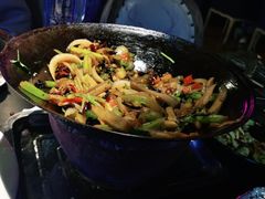 泥炉碳锅牛蛙-西街夜油条·麻团包乌饭