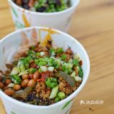 如果能吃荷包蛋，一定要加一个，大抵是加了猪油煎的