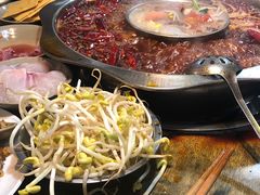 -渝嘴小老弟老火锅(华新村店)