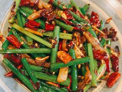 韭菜炒猪耳朵-半山腰·云南菜(侨福芳草地店)