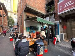 里面也有座位-梁阿婆廿年老牌扣肉糯米饭