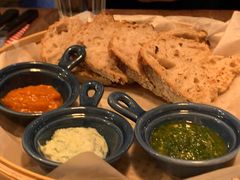 三种酱配酸面包-Mesa Madre梅萨妈妈·Bintana(国贸店)