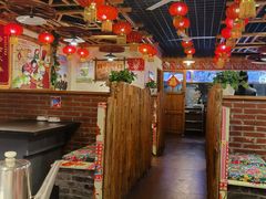 大堂-靠山屯东北农家菜(八龙桥雅苑店)