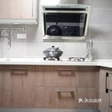 布置出一个低调奢华的华丽空间感。