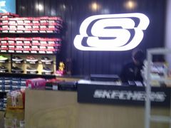 -SKECHERS 斯凯奇(上海国际时尚中心店)