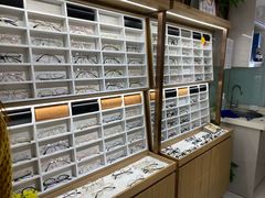 -视野联行眼镜·蔡司授权店(长白万象汇店)