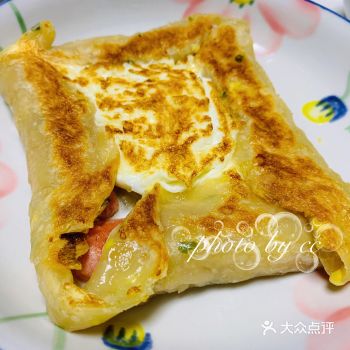 根据饼的大小，正好可以在饼正中间围城一个长方形