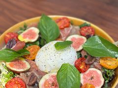 布拉塔奶酪与无花果沙拉-COMMUNE·X幻师(福田COCOPark店)