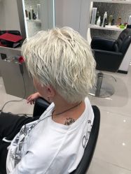 -摩登时代美发沙龙