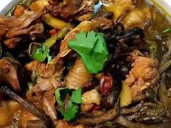 农家笨鸡炖榛蘑-庆岭迎宾园正宗活鱼馆