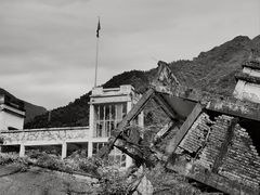 -四川汶川特大地震漩口中学遗址