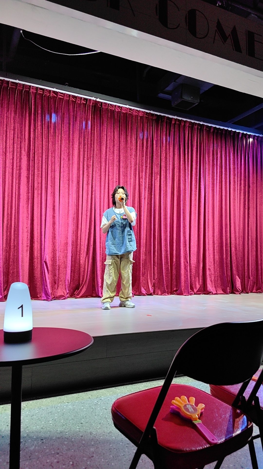 旅游来到贵阳,来看看当地的即兴表演.很棒