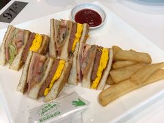 公司三文治伴薯条-翠华餐厅(宝安壹方城店)