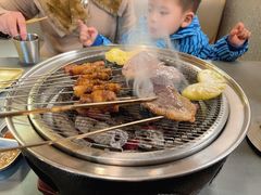 -围炉肉舍•炭烤活鳗•丹东海鲜烤肉(步行街店)