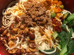 担担面-爆炸头阿姨小四川正宗川味小吃(无任何分店)