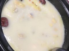 竹荪菌猪肚鸡小锅-洪氏嗨捞·广东猪肚鸡·椰子鸡火锅(西咸万象城店)