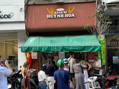 -Bánh Mì Huynh Hoa