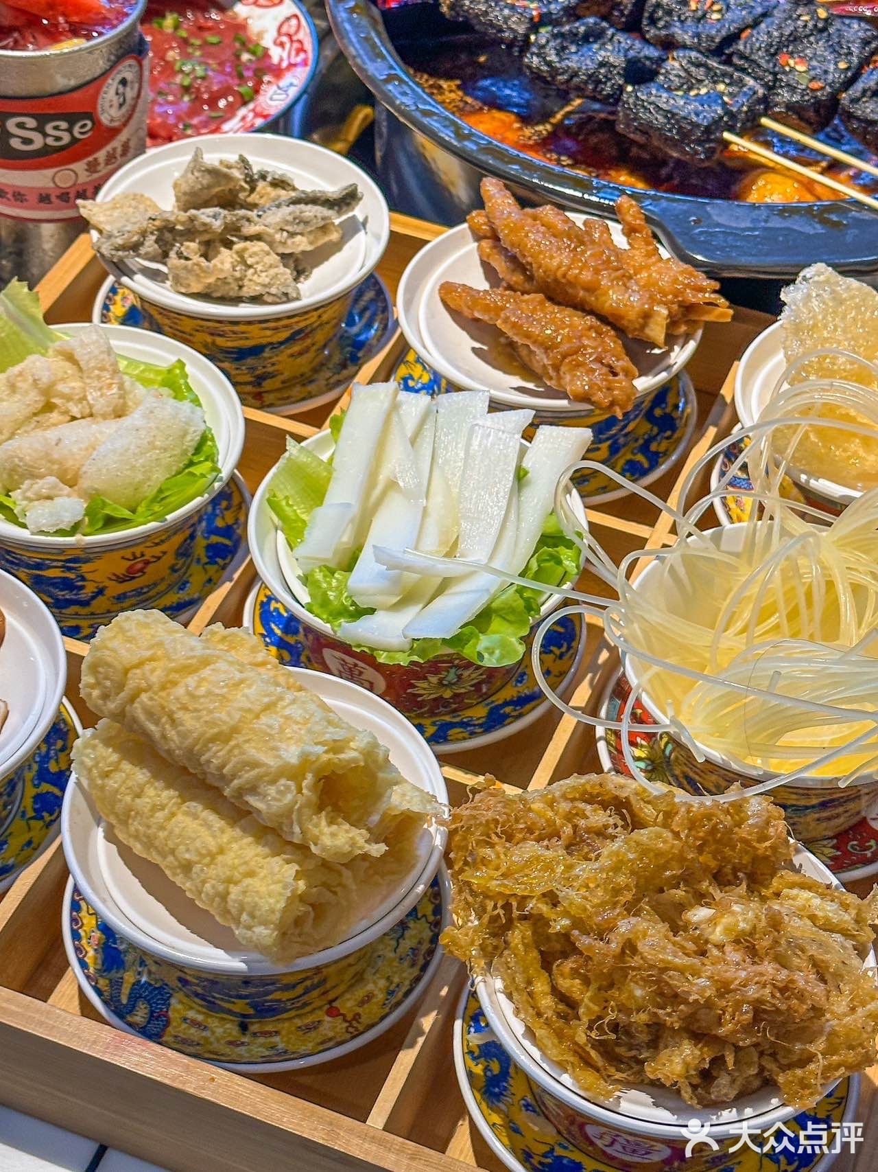 太满足了!串串爱吃什么拿什么,拿了满满一筐都不够吃!