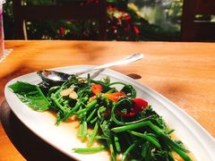 -Chom Cafe and Restaurant