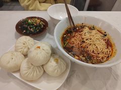 -李与白包子铺(桐梓林店)
