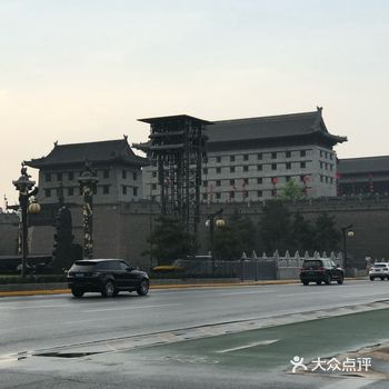 西安城墙0508 明城墙遗址，这里是高大宽厚的城墙