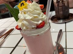草莓优格奶昔-MIKAKU(万达广场上海宝山店)