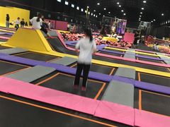 -嘿哟动霸CHUA·新潮玩运动娱乐中心·蹦床滑冰团建乐园