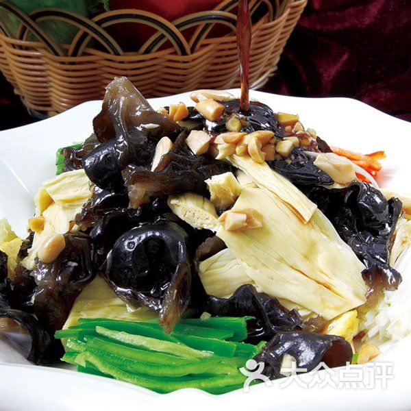 野生木耳捞拌鲜腐竹