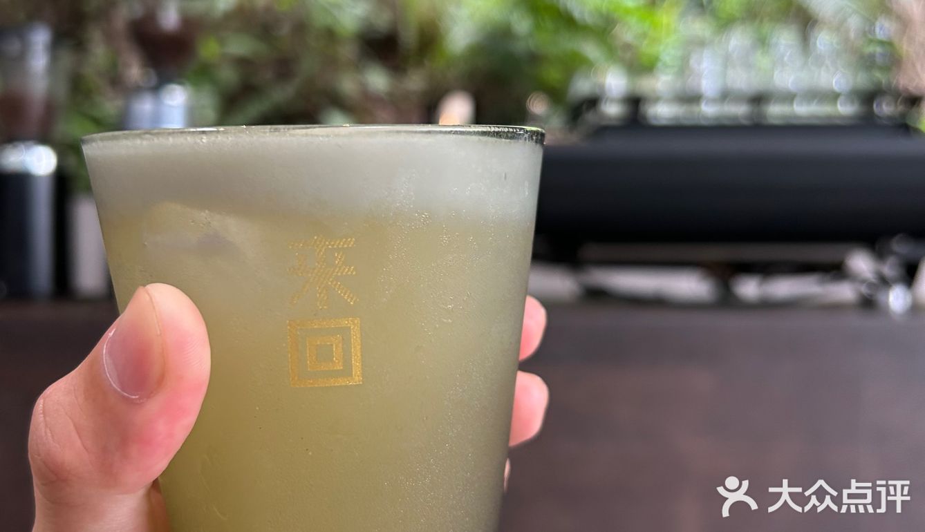 杯中藏着的小绿精灵