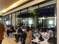 等位区-小大董·烤鸭(凤凰汇店)