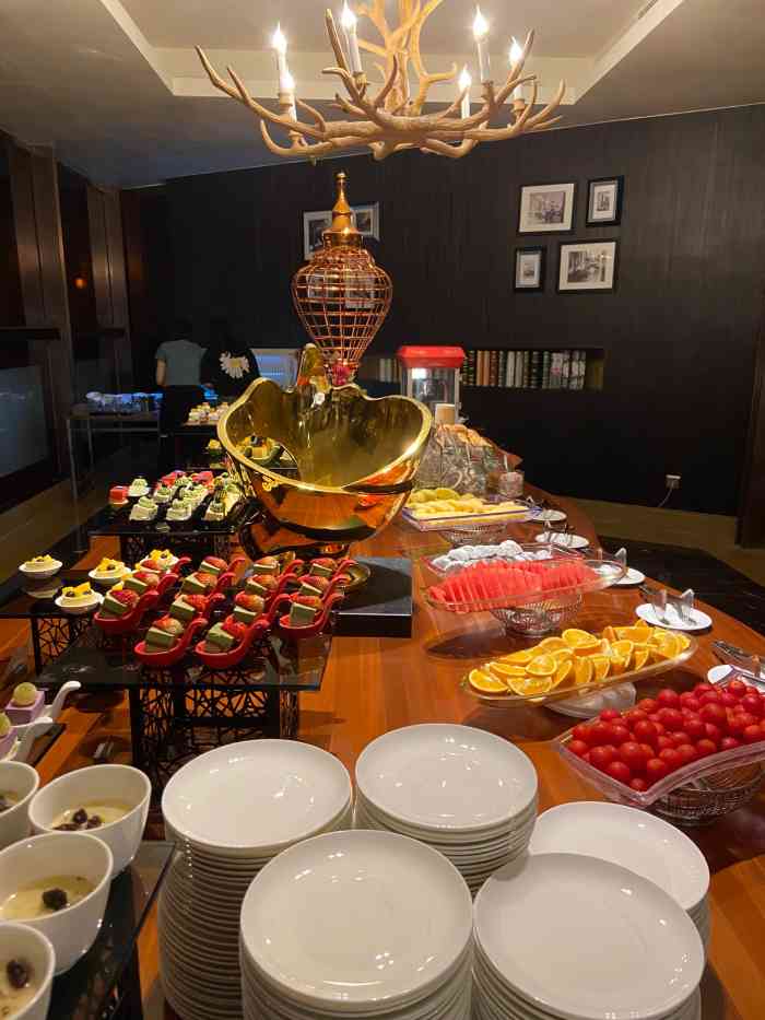 清远狮子湖喜来登度假酒店·盛宴标帜西餐厅-"狮子湖环境很好,给个赞