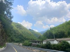 -安吉龙王山峡谷漂流