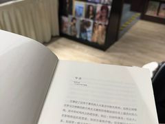 -钟书阁(群光广场店)