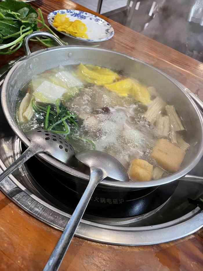 周记药膳鸡锅怀远店