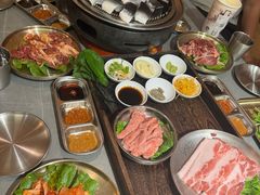 -围炉肉舍•炭烤活鳗•丹东海鲜烤肉(步行街店)