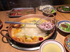 -洱火云南酸菜牛肉火锅(石景山当代商城店)